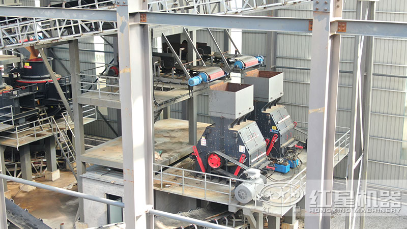 反擊破+沖擊式制砂機(jī)遠(yuǎn)景實(shí)拍 反擊破+沖擊式制砂機(jī)遠(yuǎn)景實(shí)拍