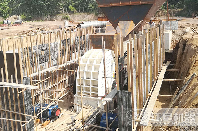 錘式破碎機工作現(xiàn)場