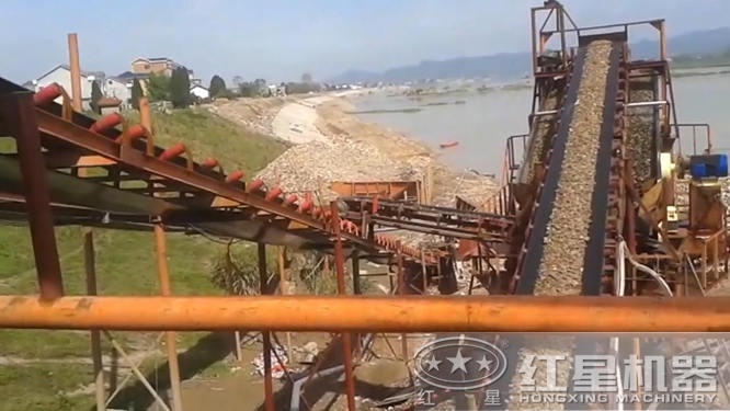 鵝卵石機(jī)制砂現(xiàn)場圖