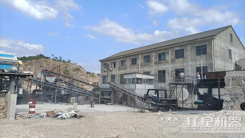 移動(dòng)鄂破+移動(dòng)反擊破作業(yè)現(xiàn)場(chǎng) 移動(dòng)鄂破+移動(dòng)反擊破作業(yè)現(xiàn)場(chǎng)