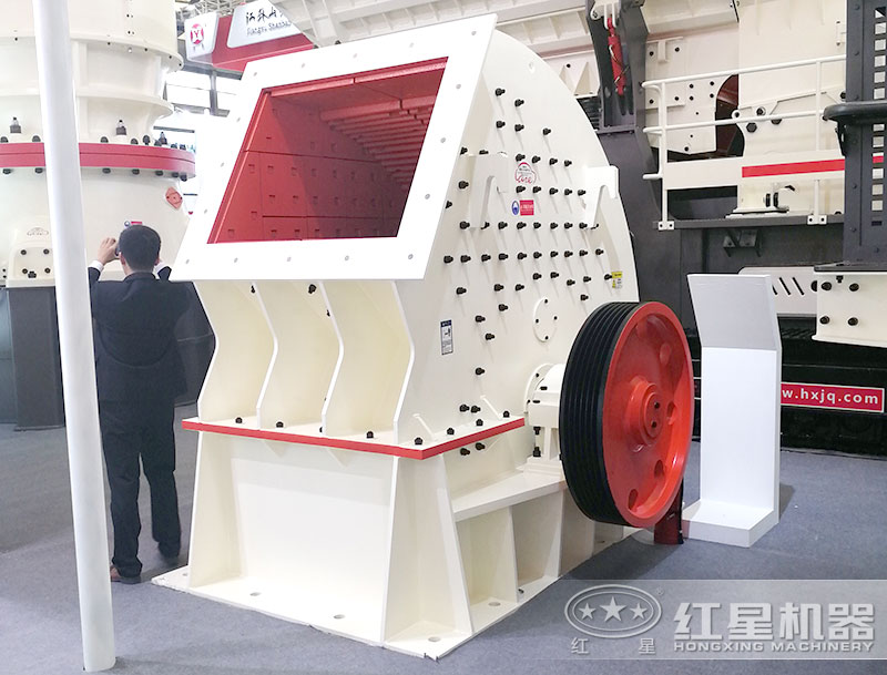 錘式破碎機(jī):時(shí)產(chǎn)量10-3000噸/時(shí) 錘式破碎機(jī):時(shí)產(chǎn)量10-3000噸/時(shí)