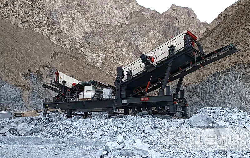 移動(dòng)制砂機(jī)作業(yè)現(xiàn)場