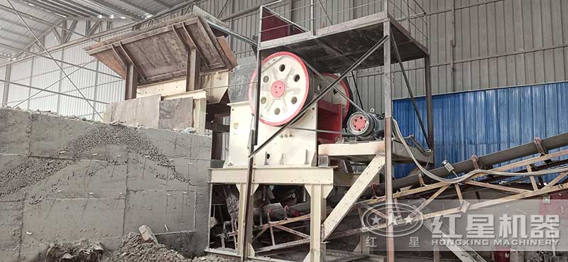 PE400顎式破碎機(jī)體積小，安裝現(xiàn)場(chǎng)