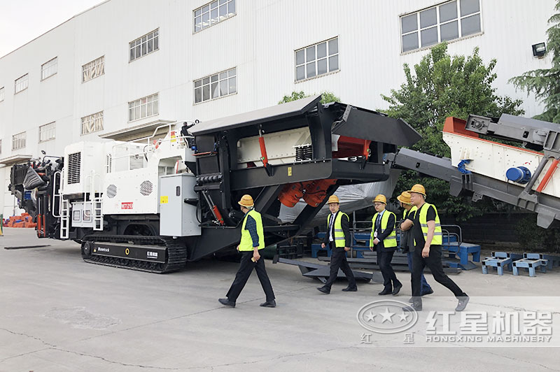 煤炭破碎機(jī)價(jià)格實(shí)惠，客戶來廠考察