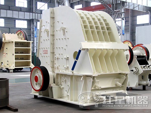 新型反擊式破碎機背面展示圖 新型反擊式破碎機背面展示圖