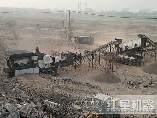 一小時200t建筑垃圾制砂機(jī)在處理建筑垃圾作業(yè)現(xiàn)場