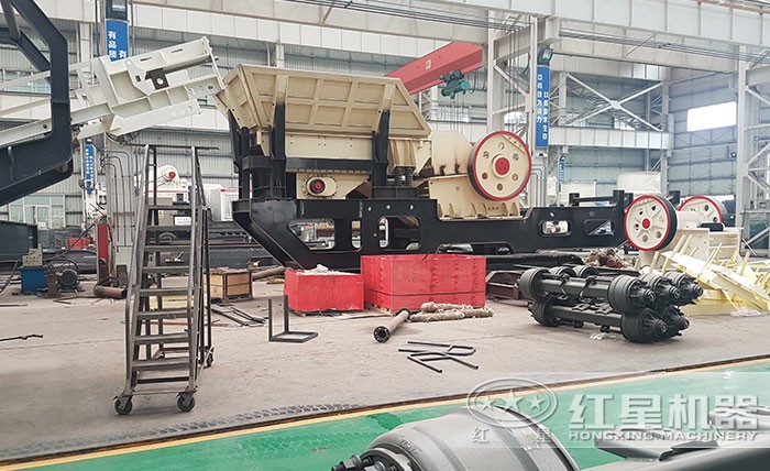 環(huán)保移動(dòng)軋石機(jī)車間圖 環(huán)保移動(dòng)軋石機(jī)車間圖