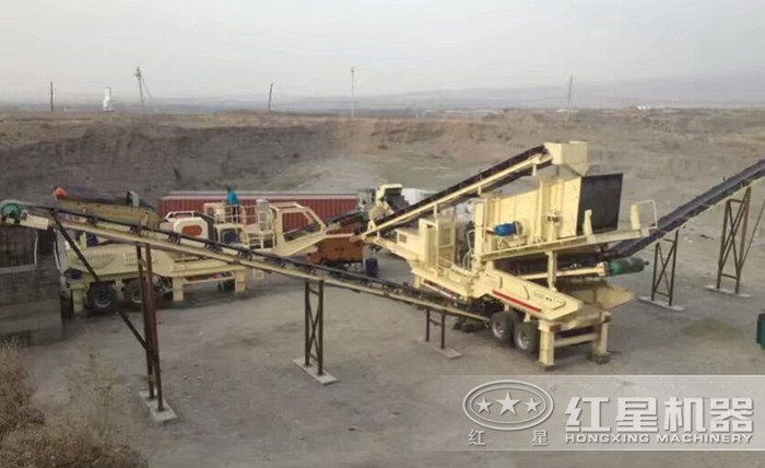 紅星砂石移動(dòng)粉碎機(jī)現(xiàn)場 紅星砂石移動(dòng)粉碎機(jī)現(xiàn)場