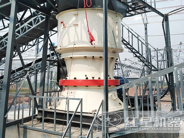 圓錐破碎機(jī)現(xiàn)場作業(yè)圖