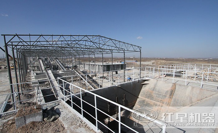 山東環(huán)保型青石破碎生產(chǎn)線現(xiàn)場 山東環(huán)保型青石破碎生產(chǎn)線現(xiàn)場