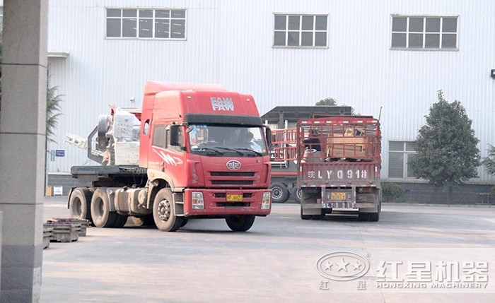 碎石機_車載一體機發(fā)貨現(xiàn)場 碎石機_車載一體機發(fā)貨現(xiàn)場