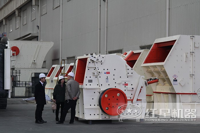 客戶來廠考察，技術(shù)經(jīng)理陪同