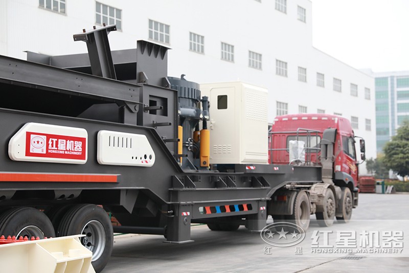 紅星移動(dòng)式破碎篩分一體機(jī)發(fā)貨 紅星移動(dòng)式破碎篩分一體機(jī)發(fā)貨