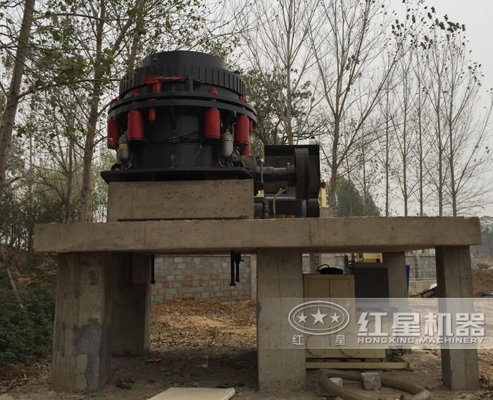 圓錐破碎機(jī)安裝現(xiàn)場(chǎng)