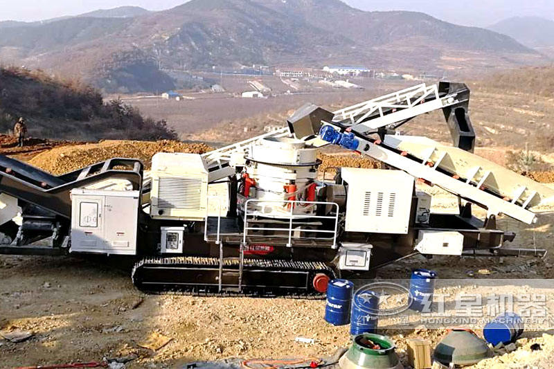 移動圓錐破+振動篩，生產(chǎn)現(xiàn)場