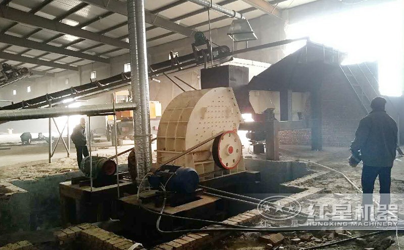 重型石料破碎機現(xiàn)場，紅星直銷更便宜