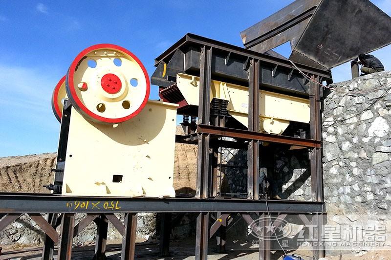 山東打石頭現(xiàn)場，配置紅星機(jī)器的打石頭機(jī)效能高