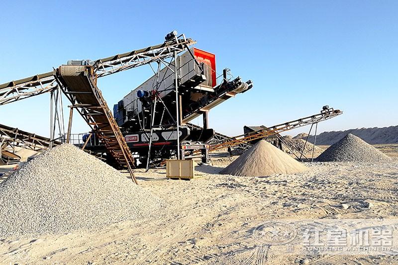 可移動式打石頭機(jī)器現(xiàn)場，可加工多種粒度