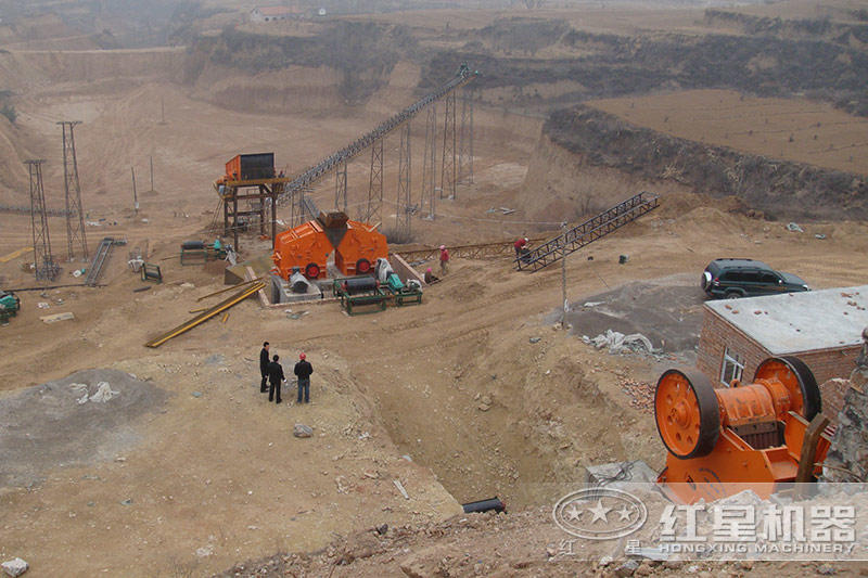 碎石生產(chǎn)線(xiàn)安裝現(xiàn)場(chǎng) 碎石生產(chǎn)線(xiàn)安裝現(xiàn)場(chǎng)