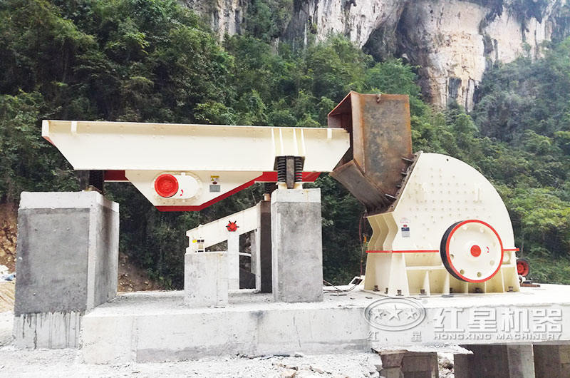 重錘破碎石生產(chǎn)線(xiàn)現(xiàn)場(chǎng) 重錘破碎石生產(chǎn)線(xiàn)現(xiàn)場(chǎng)