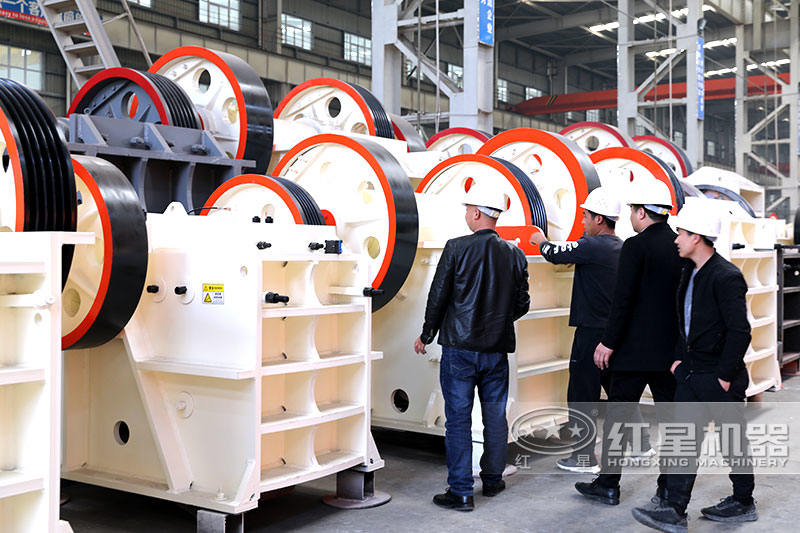 用戶到廠參觀小型顎式破碎機(jī) 用戶到廠參觀小型顎式破碎機(jī)