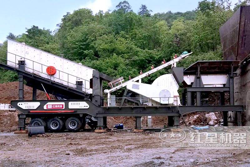 移動咬石機生產(chǎn)現(xiàn)場