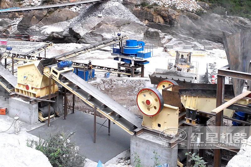 小型破碎機生產現(xiàn)場