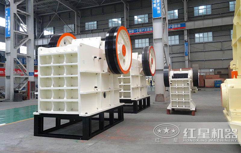 鄂破是粗碎設備，可在生產線前端處理大塊物料