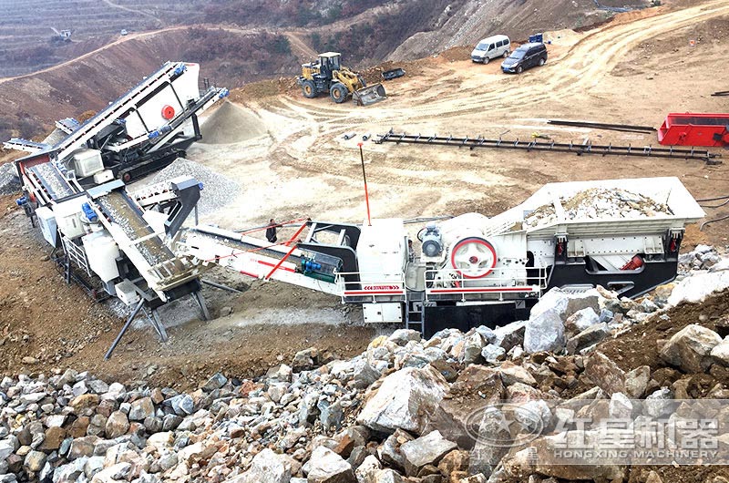 履帶移動(dòng)式破碎機(jī)多機(jī)聯(lián)合現(xiàn)場，時(shí)產(chǎn)量200噸