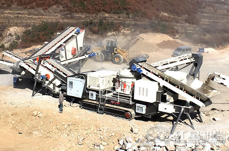 履帶移動(dòng)式破碎機(jī)雙機(jī)聯(lián)合現(xiàn)場，時(shí)產(chǎn)量200噸