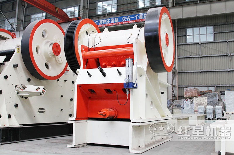 鄂式破碎機(jī)，產(chǎn)量1-2200t/h，耐磨抗沖擊