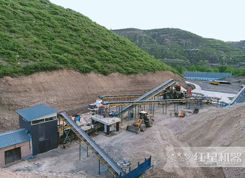 人造沙生產(chǎn)現(xiàn)場(chǎng)