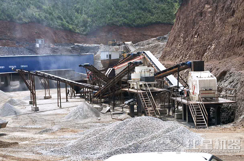 時(shí)產(chǎn)200噸碎石生產(chǎn)線(xiàn)現(xiàn)場(chǎng)